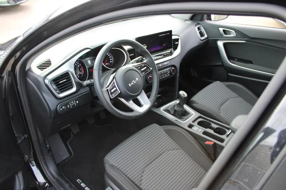 Kia Ceed 1.0 T-GDi DynamicLine Navigatie uit 2025, foto 13