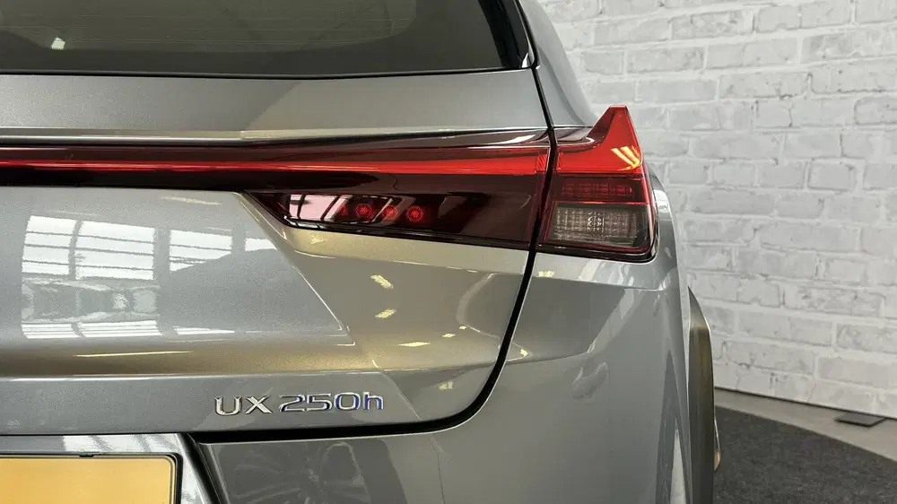 Lexus UX 250h First Edition Stoel uit 2019, foto 12