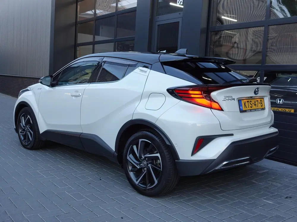 Toyota C-HR 2.0 Hybrid LUXURY Bi-Tone (Navi uit 2020, foto 2