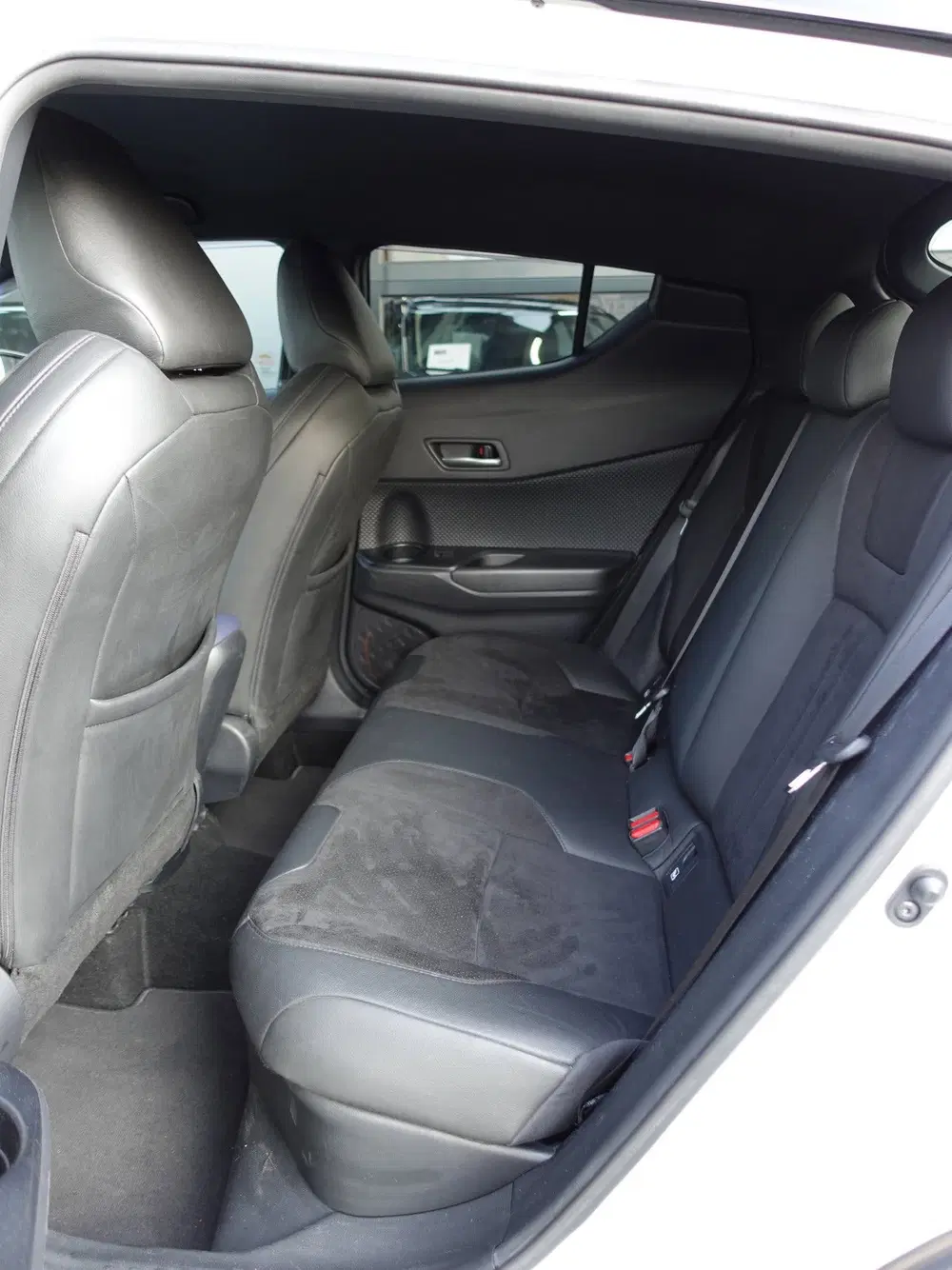 Toyota C-HR 2.0 Hybrid LUXURY Bi-Tone (Navi uit 2020, foto 7
