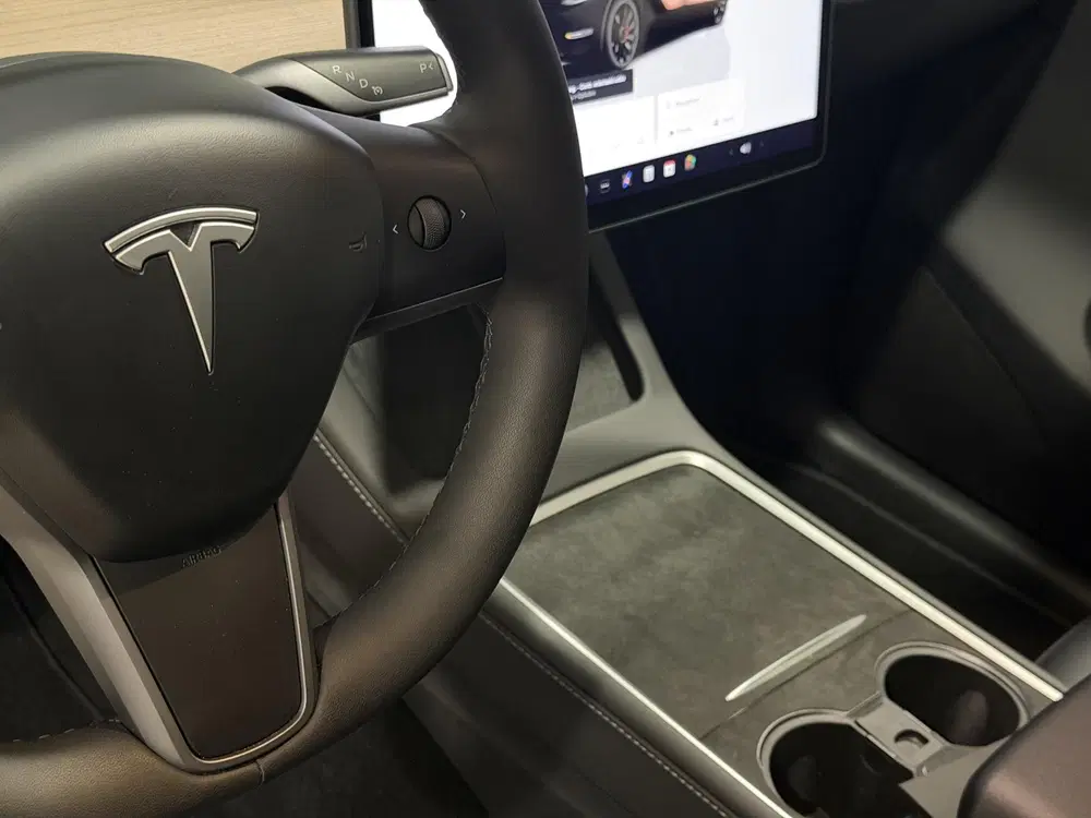 Tesla Model Y Performance AWD 75 kWh uit 2023, foto 11