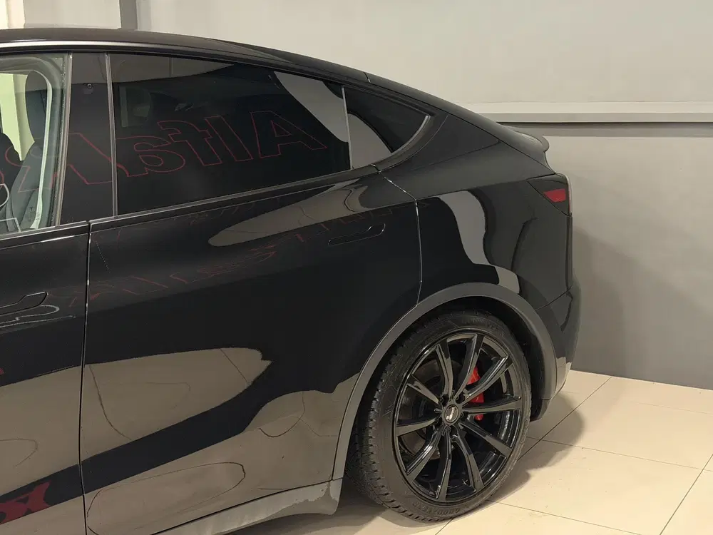 Tesla Model Y Performance AWD 75 kWh uit 2023, foto 14