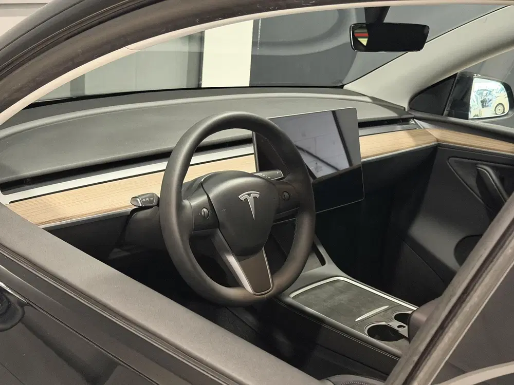 Tesla Model Y Performance AWD 75 kWh uit 2023, foto 3