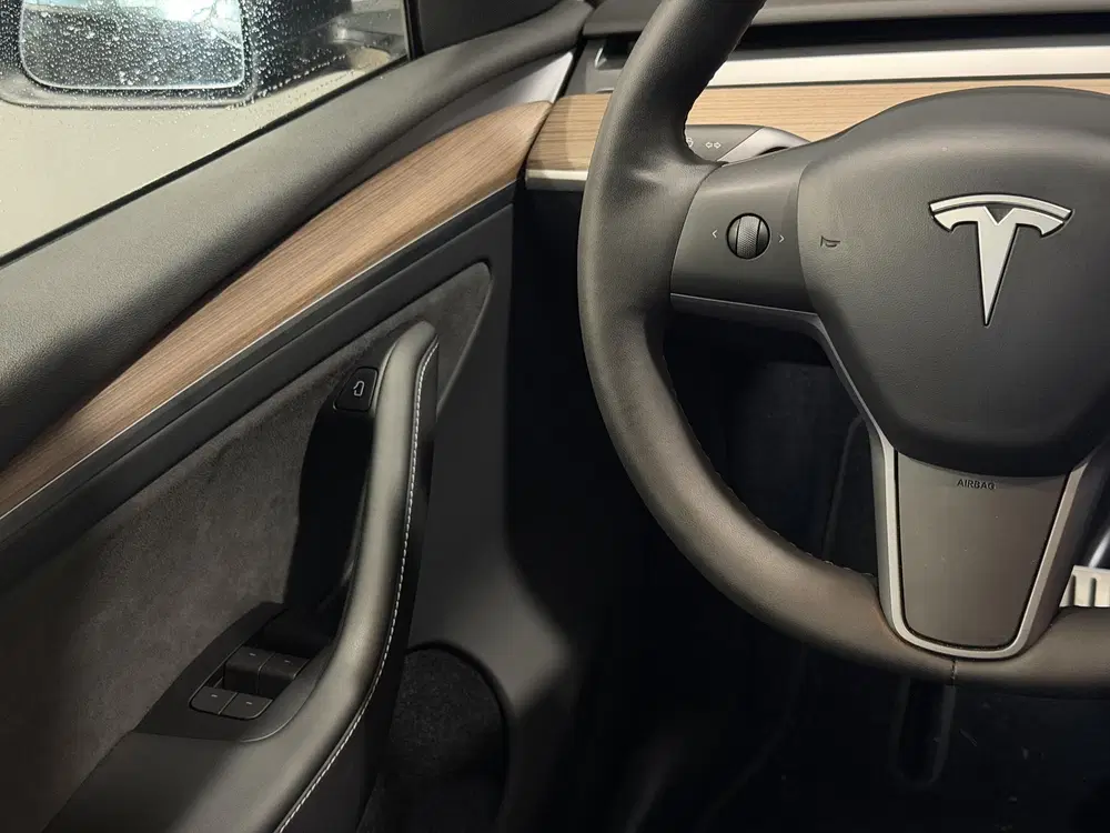 Tesla Model Y Performance AWD 75 kWh uit 2023, foto 9