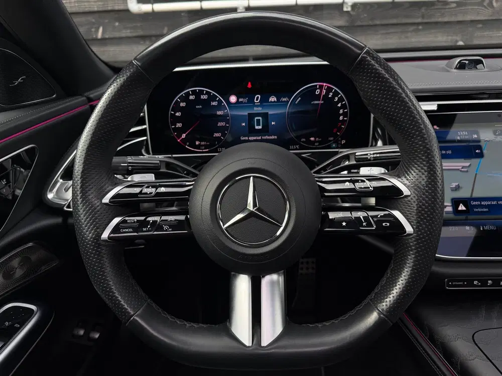 Mercedes-Benz E-Klasse 300e AMG Line Burmester Pano 360 FULL uit 2023, foto 12