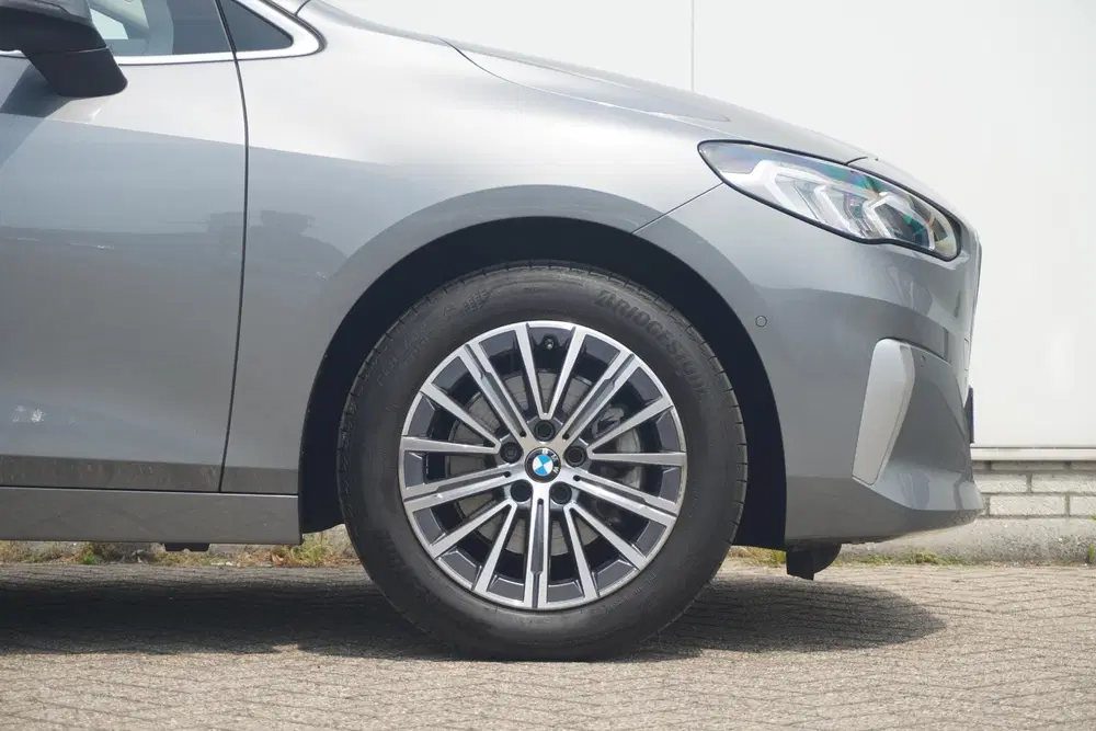 BMW 2-serie Active Tourer 218i uit 2023, foto 6