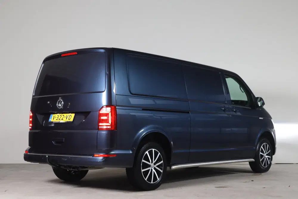 Volkswagen Transporter 2.0 TDI L2H1 Highline uit 2019, foto 2