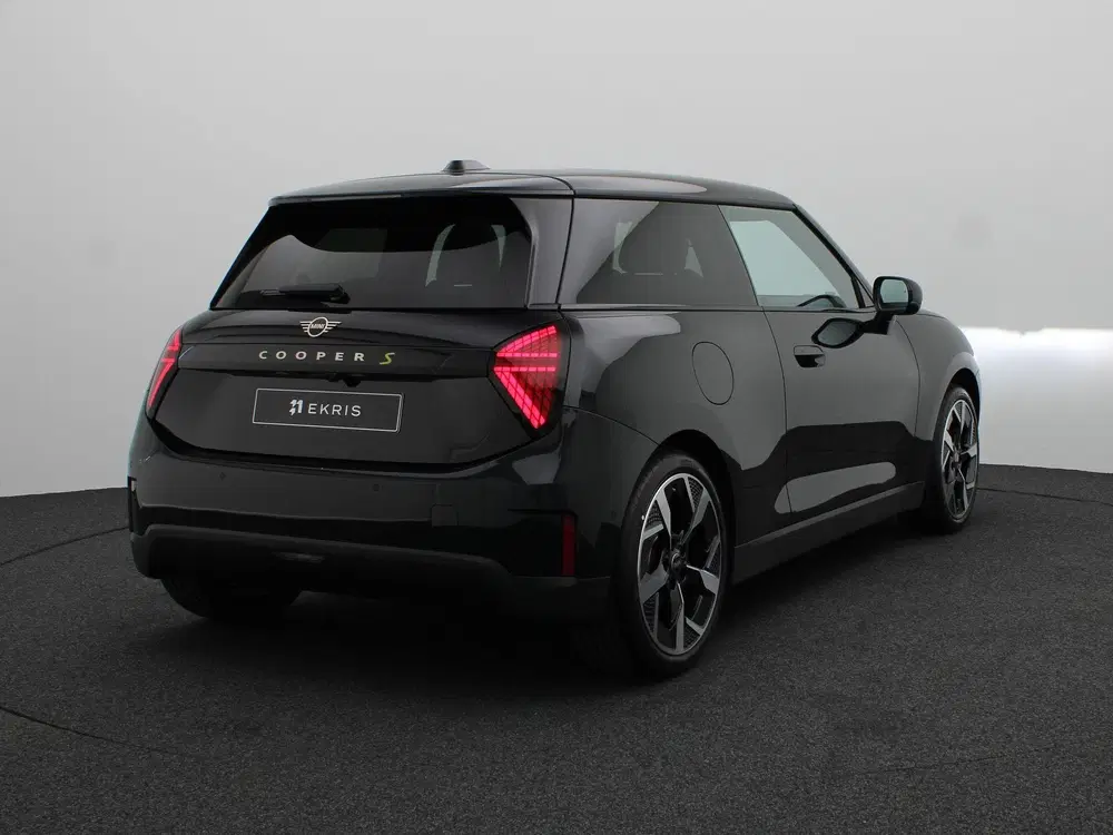 Mini Cooper SE E Classic M 54.2 kWh uit 2026, foto 2