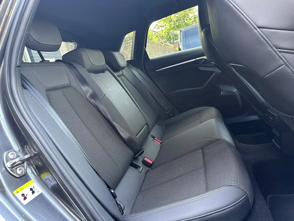 Audi A3 35 TDI edition one uit 2021, foto 14