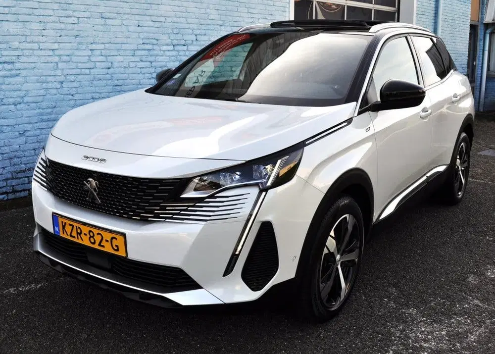Peugeot 3008 1.2 PureTech AllureP uit 2021