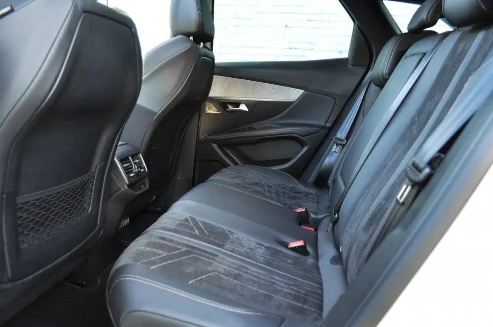 Peugeot 3008 1.2 PureTech AllureP uit 2021, foto 11