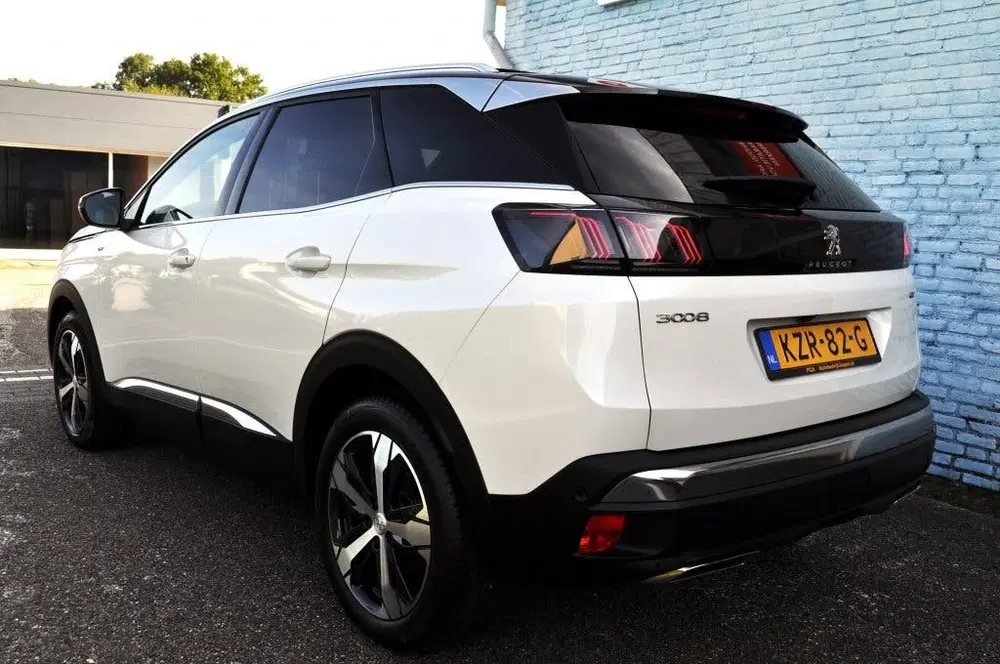 Peugeot 3008 1.2 PureTech AllureP uit 2021, foto 4
