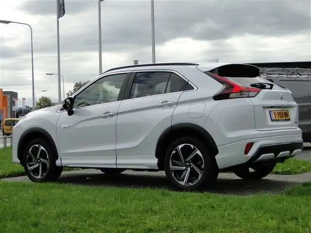 Mitsubishi Eclipse Cross PHEV 2.4 Prestige+ uit 2023, foto 2