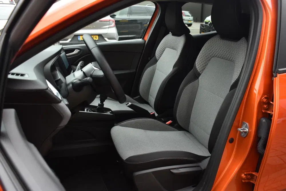 Renault Clio TCe 90 GPF evolution uit 2024, foto 11