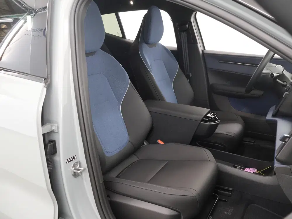 Volvo EX30 Twin Motor Performance Plus 69 kWh uit 2024, foto 10