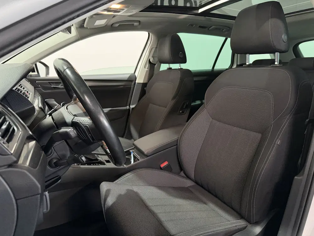 Skoda Superb 1.4 TSI iV Business Edition Plus uit 2020, foto 10