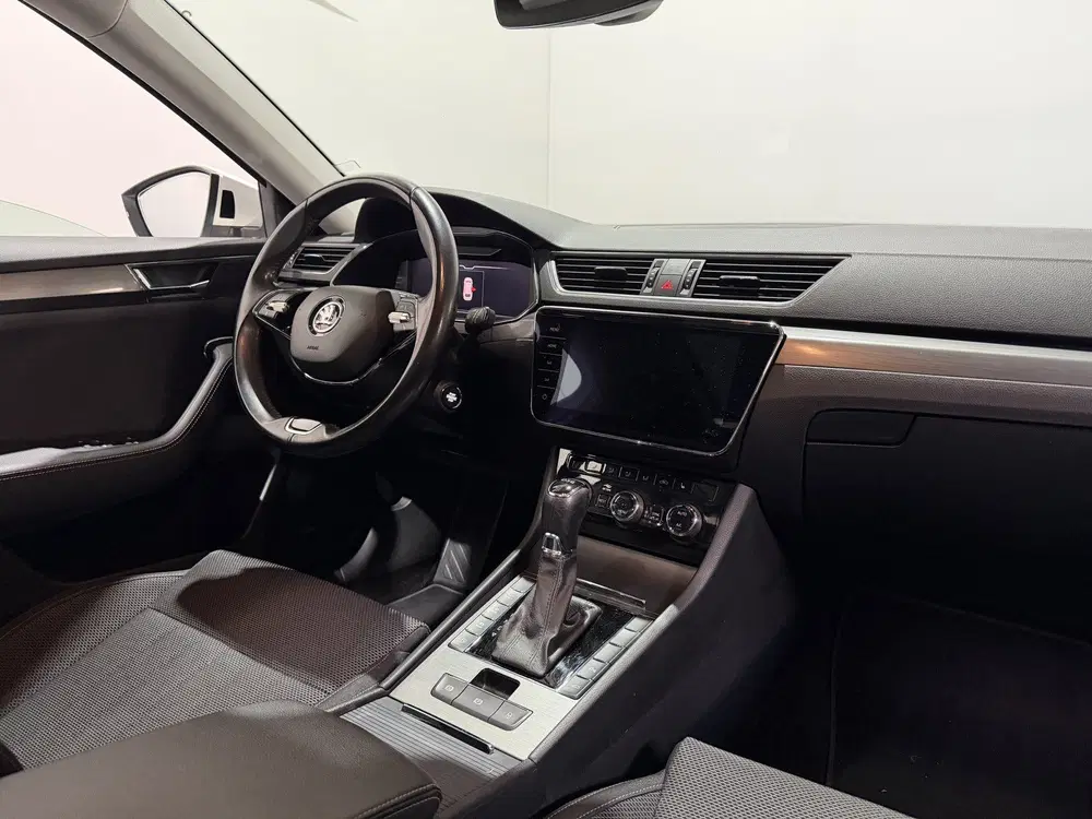 Skoda Superb 1.4 TSI iV Business Edition Plus uit 2020, foto 3