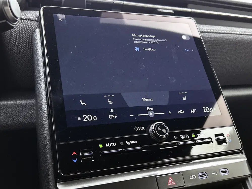 Lexus LBX 2WD uit 2025, foto 10