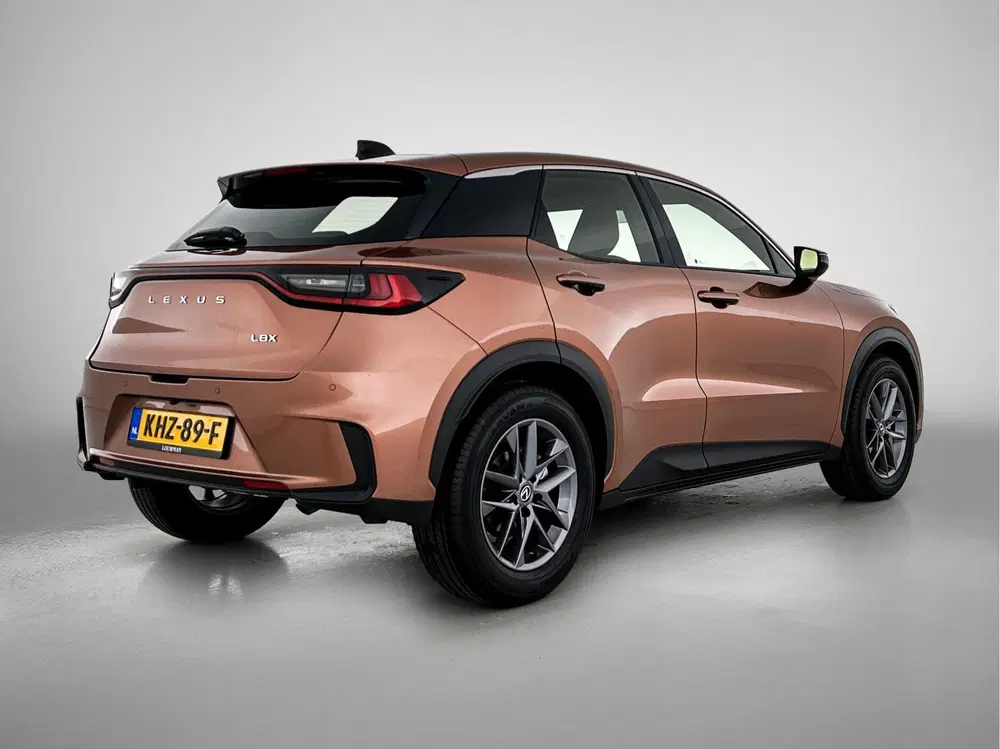 Lexus LBX 2WD uit 2025, foto 2