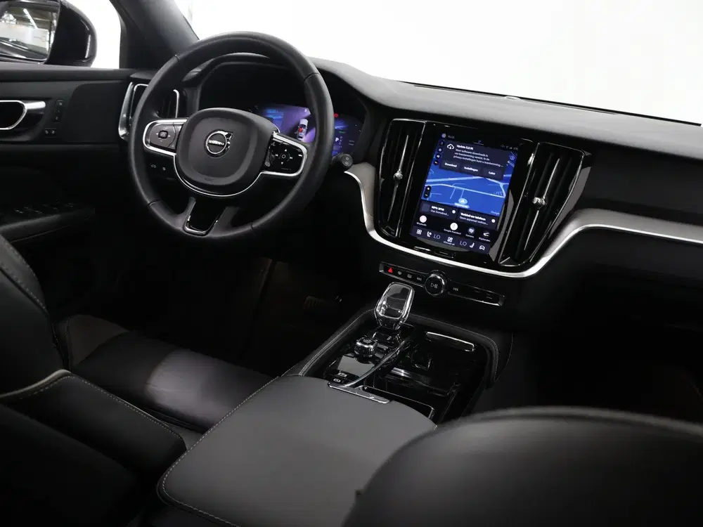 Volvo V60 2.0 T8 Plug-in hybrid AWD Plus Dark uit 2024, foto 10