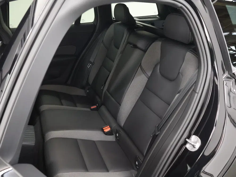 Volvo V60 2.0 T8 Plug-in hybrid AWD Plus Dark uit 2024, foto 12
