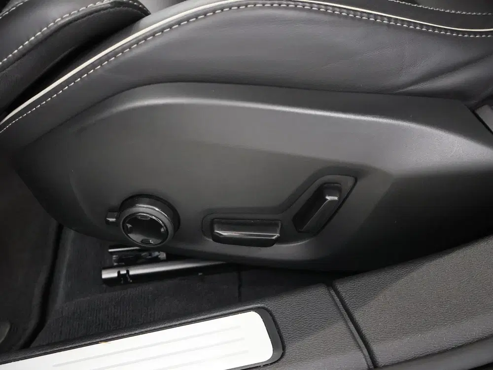 Volvo V60 2.0 T8 Plug-in hybrid AWD Plus Dark uit 2024, foto 13