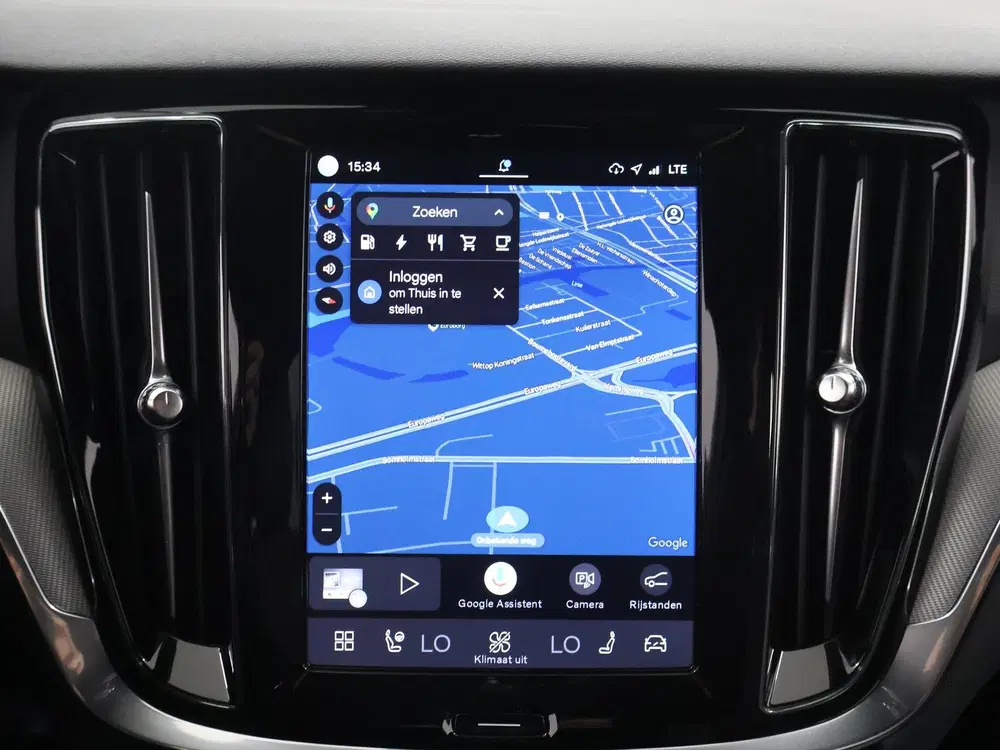 Volvo V60 2.0 T8 Plug-in hybrid AWD Plus Dark uit 2024, foto 15