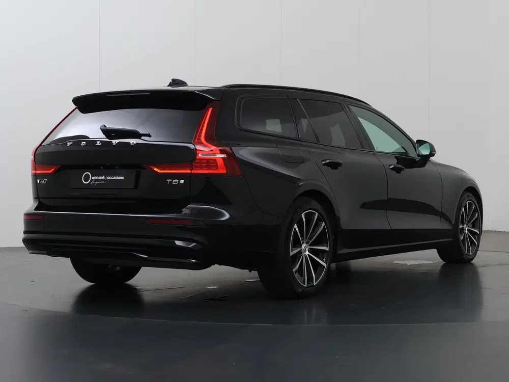 Volvo V60 2.0 T8 Plug-in hybrid AWD Plus Dark uit 2024, foto 2