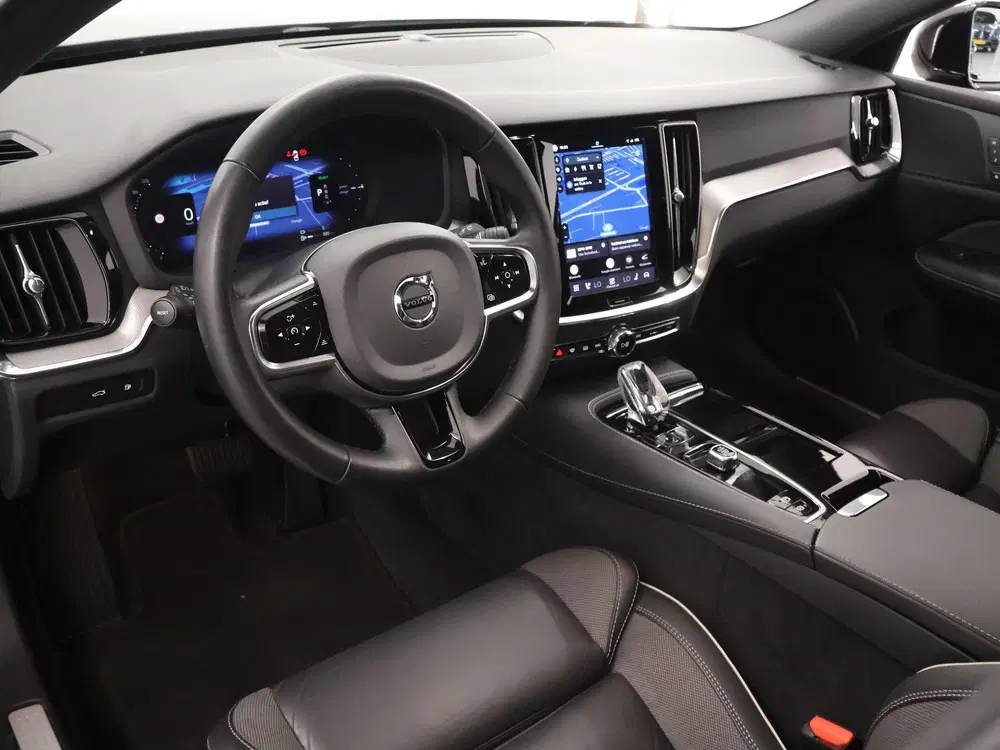 Volvo V60 2.0 T8 Plug-in hybrid AWD Plus Dark uit 2024, foto 8