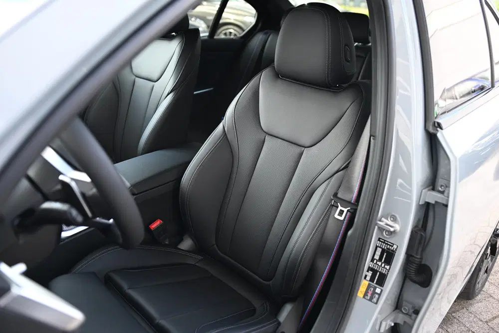 BMW 3-serie 330e M Sport Automaat uit 2026, foto 3