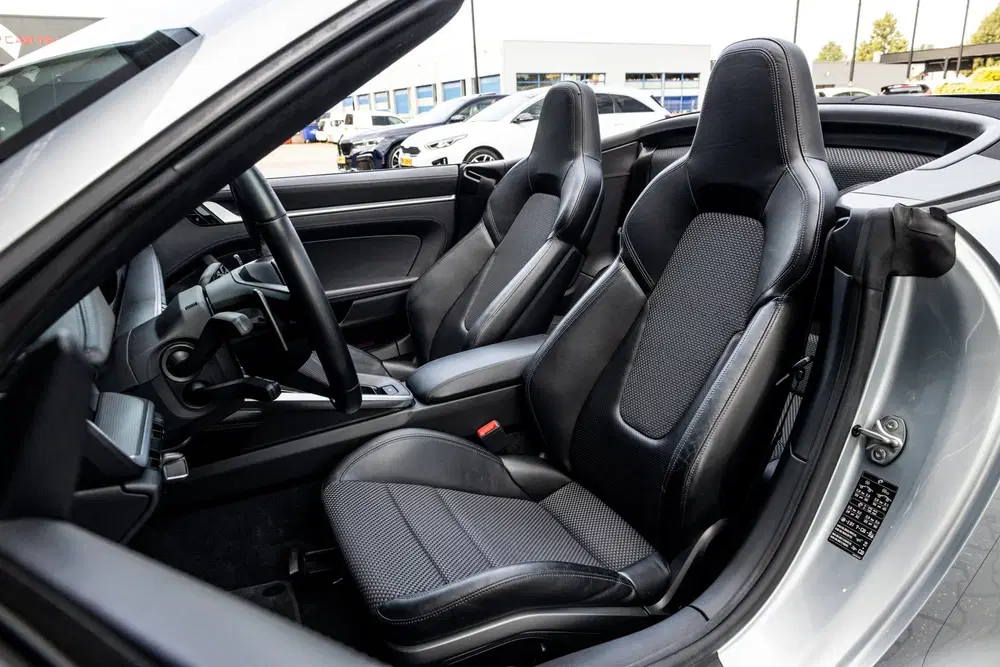 Porsche 911 992 Cabrio 3.0 Carrera 4S uit 2019, foto 15
