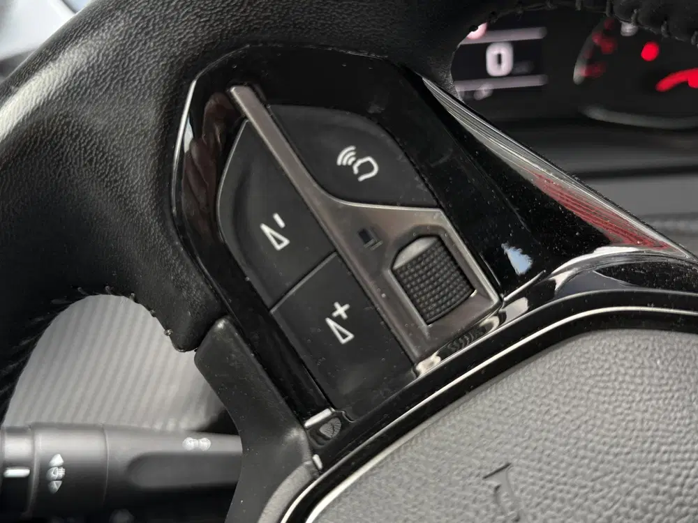 Peugeot 208 1.2 PureTech Active Pack uit 2021, foto 13