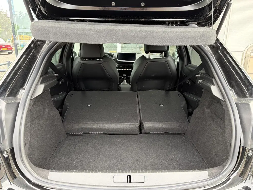 Peugeot 208 1.2 PureTech 100 GT uit 2024, foto 10