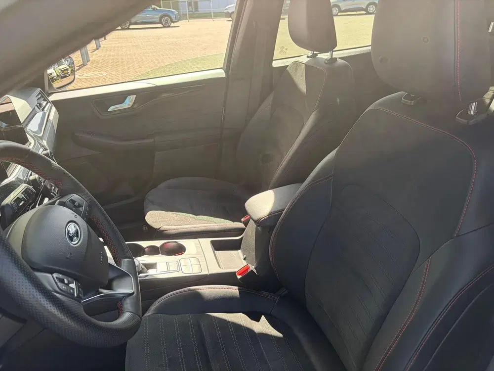 Ford Kuga 2.5 PHEV ST-Line X uit 2023, foto 12