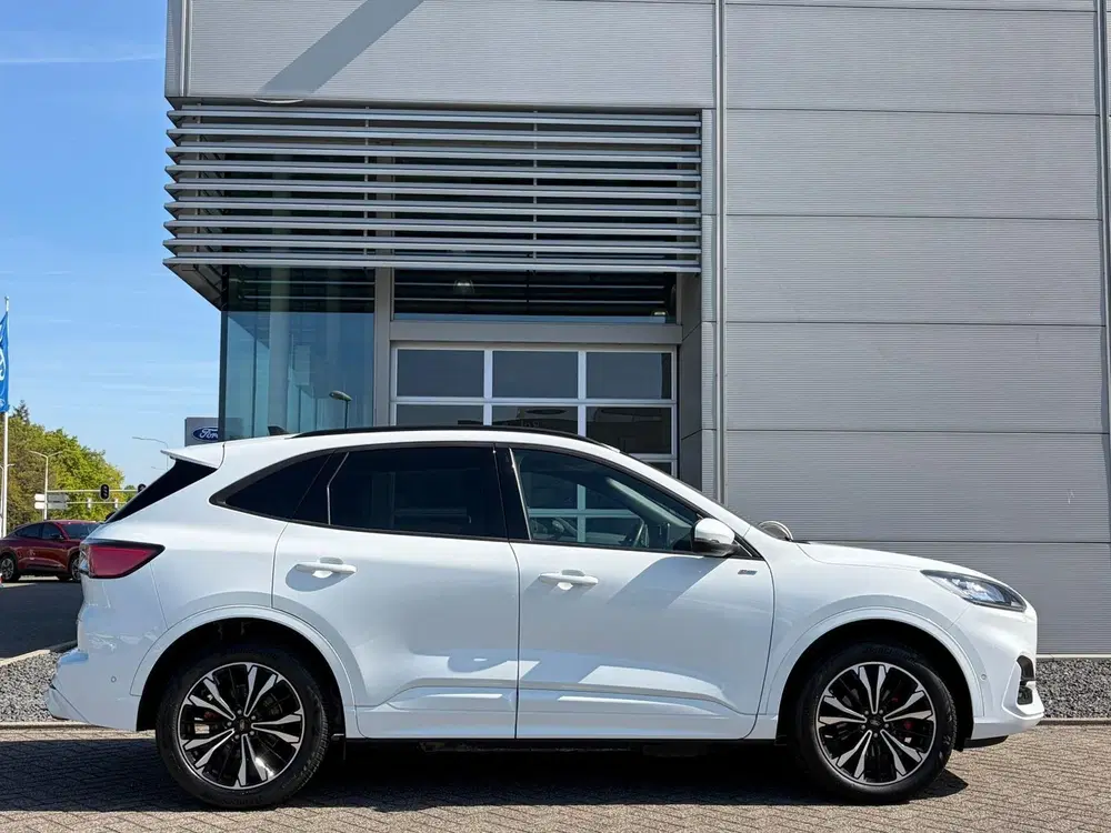 Ford Kuga 2.5 PHEV ST-Line X uit 2023, foto 2