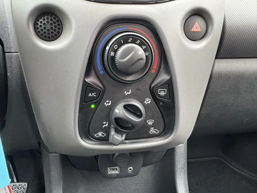 Peugeot 108 1.0 e-VTi Active uit 2021, foto 13
