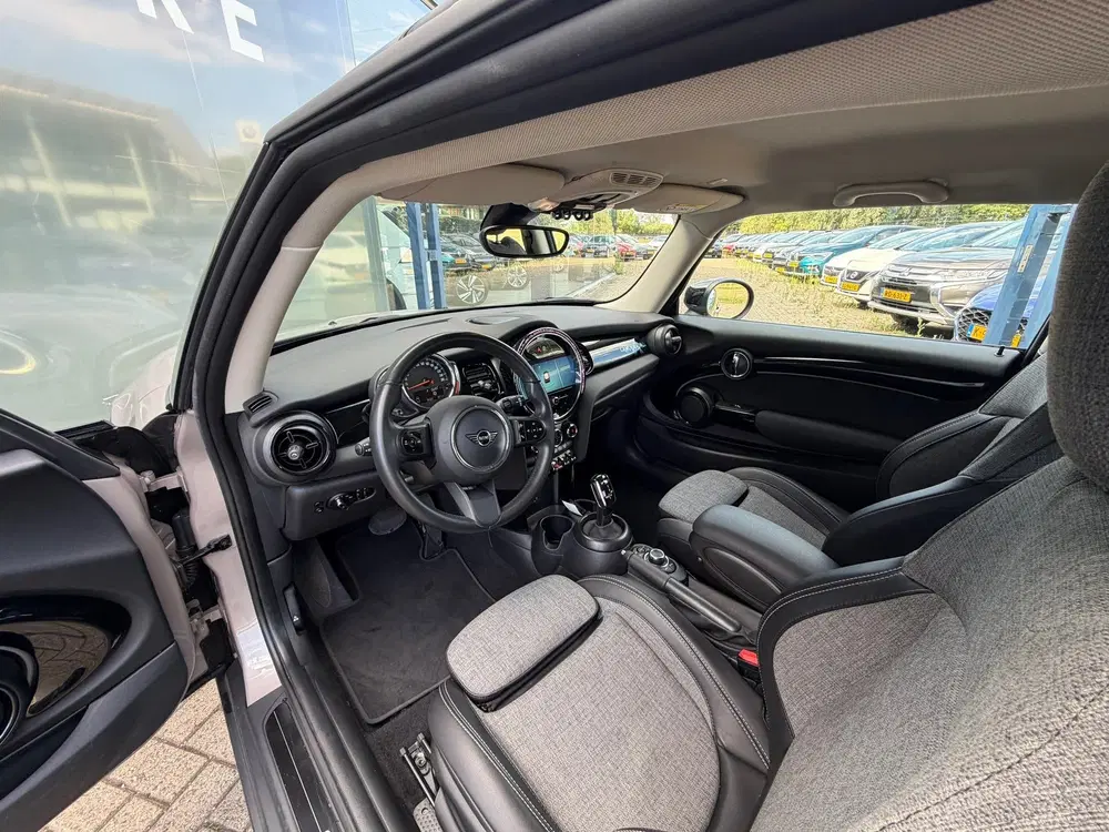 Mini Cooper 1.5 Cooper Camden Edition uit 2023, foto 10