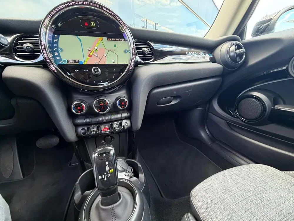 Mini Cooper 1.5 Cooper Camden Edition uit 2023, foto 11