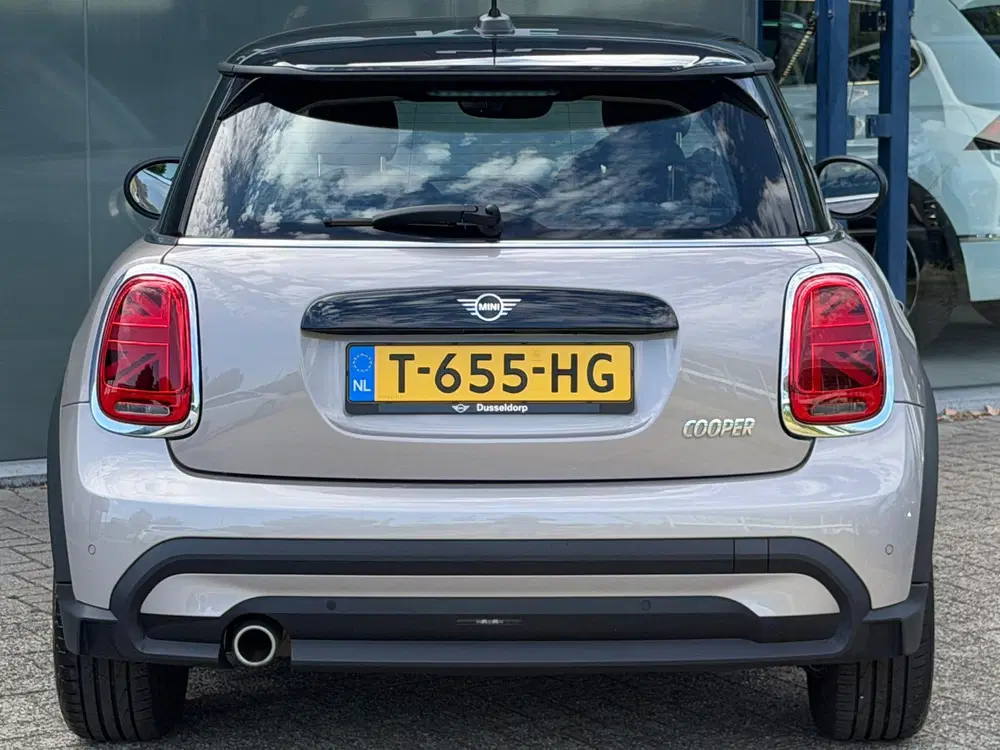 Mini Cooper 1.5 Cooper Camden Edition uit 2023, foto 5