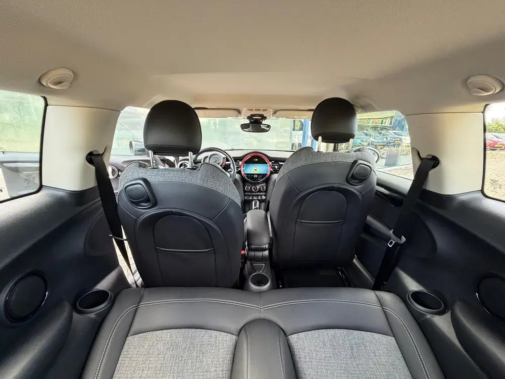 Mini Cooper 1.5 Cooper Camden Edition uit 2023, foto 9