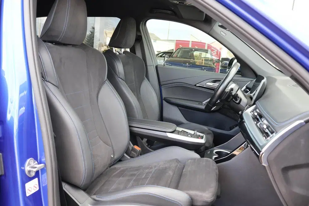 BMW X1 sDrive18i 136pk AUT High Executive M-Sport uit 2022, foto 4