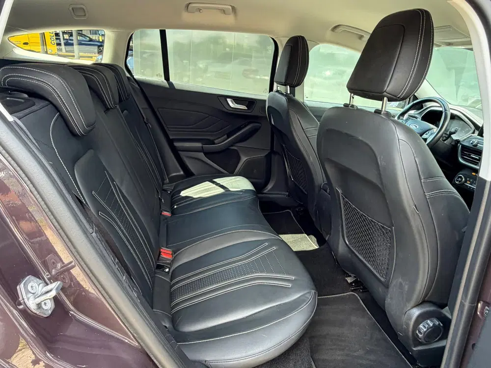 Ford Focus 1.0 EcoBoost Vignale Trekhaak uit 2019, foto 11