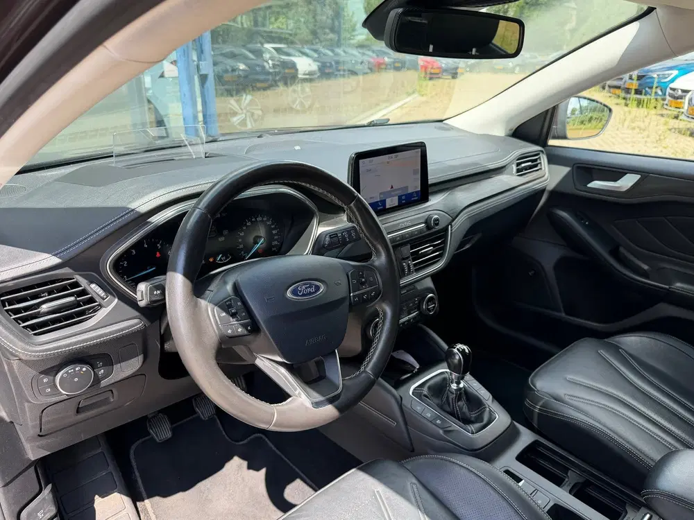 Ford Focus 1.0 EcoBoost Vignale Trekhaak uit 2019, foto 13