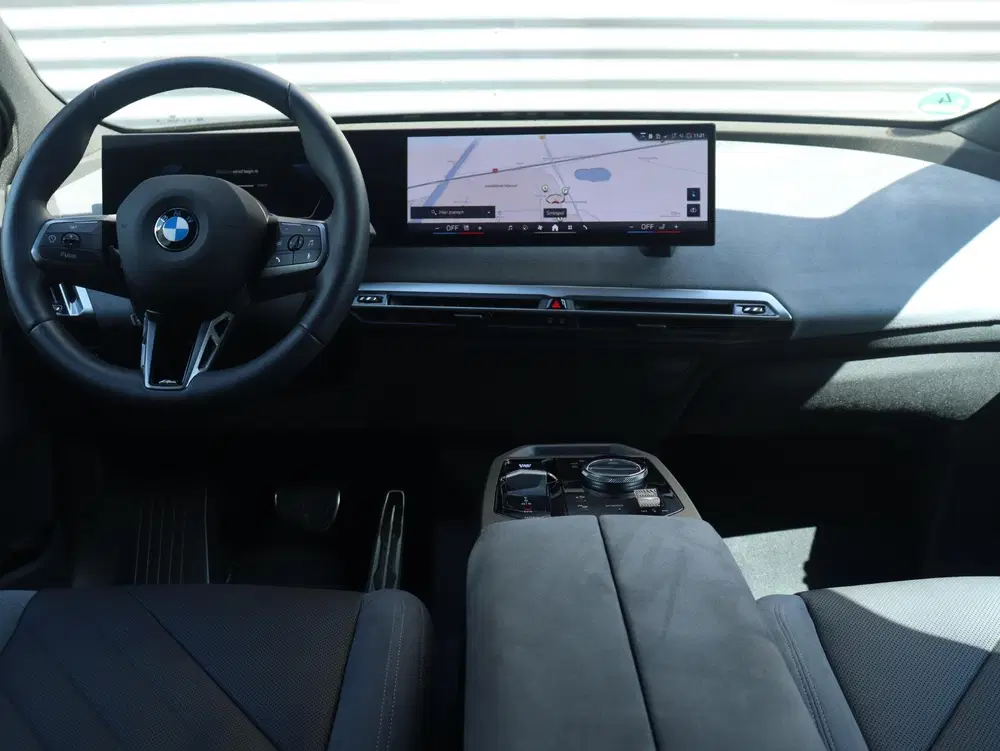 BMW iX xDrive45 uit 2025, foto 12