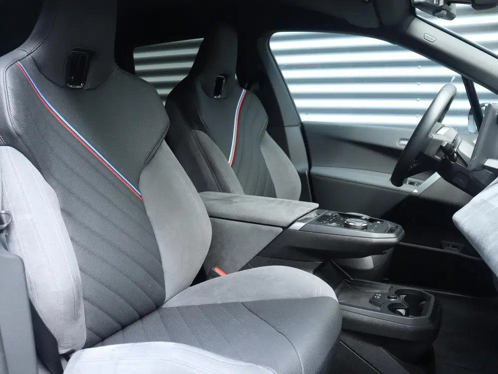 BMW iX xDrive45 uit 2025, foto 9