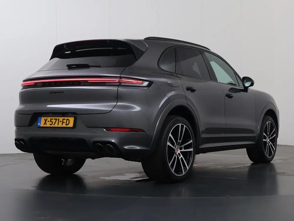 Porsche Cayenne 3.0 E-Hybrid uit 2023, foto 2
