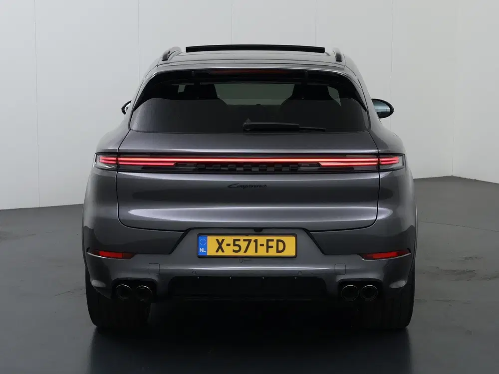 Porsche Cayenne 3.0 E-Hybrid uit 2023, foto 4