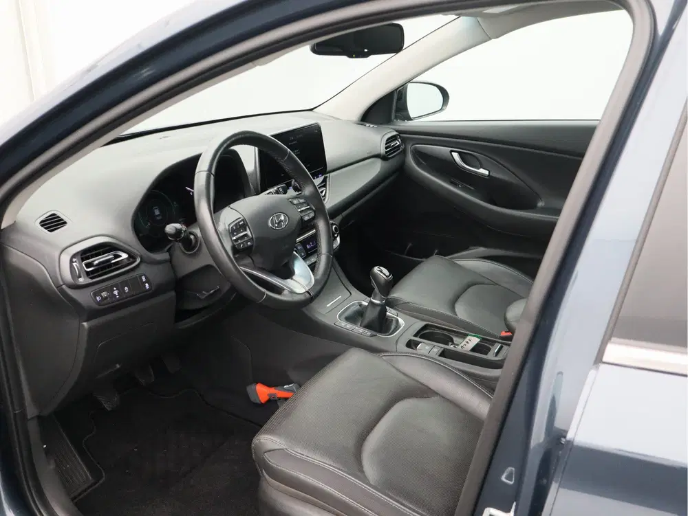 Hyundai i30 1.5 T-GDi MHEV Premium uit 2022, foto 11