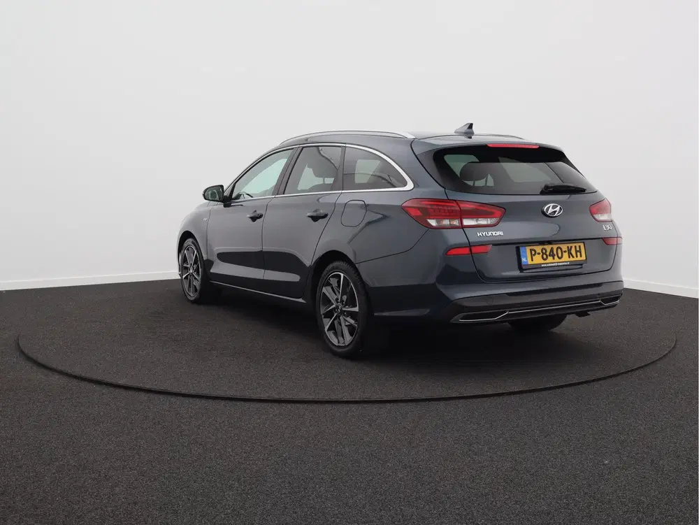 Hyundai i30 1.5 T-GDi MHEV Premium uit 2022, foto 14