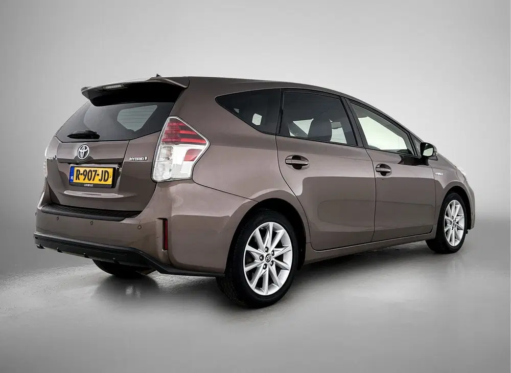 Toyota Prius 1.8 Executive uit 2019, foto 2